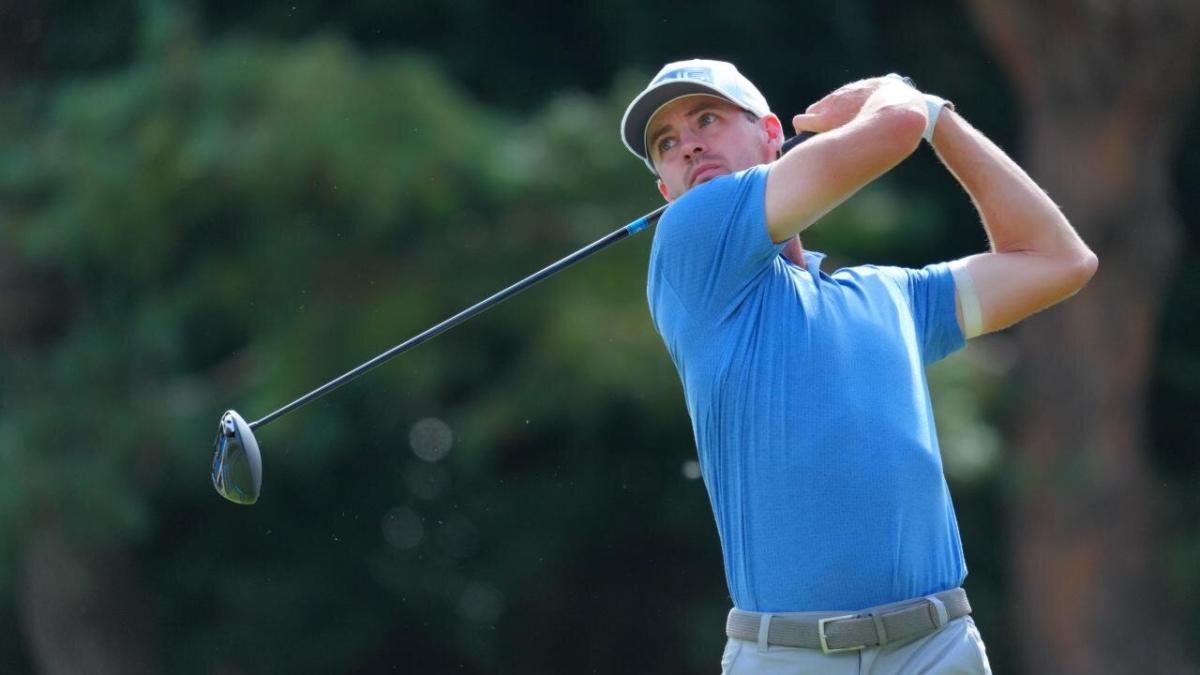Golfer Alex Smalley 